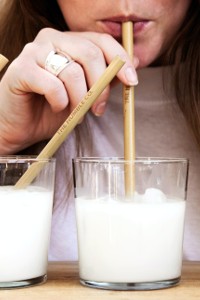 Czy mleko migdałowe jest bardziej przyjazne dla środowiska niż krowie?