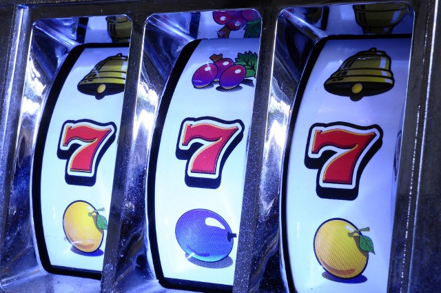 Gry hazardowe w sieci – zarówno te na automatach, ruletki czy też karciane – to szybko rozwijająca się branża, która jest wyjątkowo podatna na nowe technologie i innowacje.