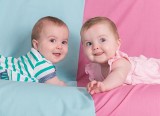 Skąd biorą się bliźnięta? Wyjaśniamy, czym różnią bliźnięta jednojajowe i dwujajowe oraz jakie są zagrożenia dla zdrowia w ciąży mnogiej