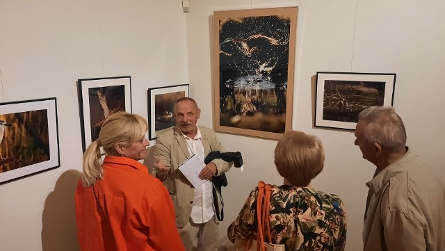 W Muzeum Niepołomickim otwarto wystawę fotograficzną "Magia natury". Znakomite zdjęcia autorstwa Tadeusza Łubiarza można oglądać do 19 czerwca 2022