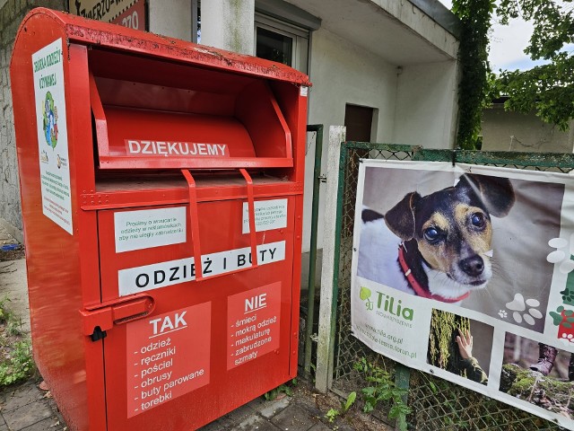 Tak wyglądają pojemniki na używaną odzież. Część dochodu ze zbiórek trafi do toruńskiego schroniska