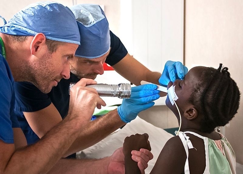 - W Afryce brakuje specjalistycznej pomocy medycznej - mówi...