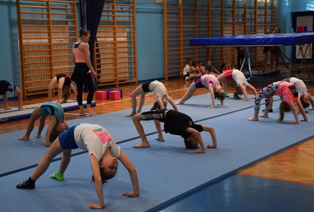 Tak wygląda trening Opolskiej Akademii Akrobatyczno-Gimnastycznej.