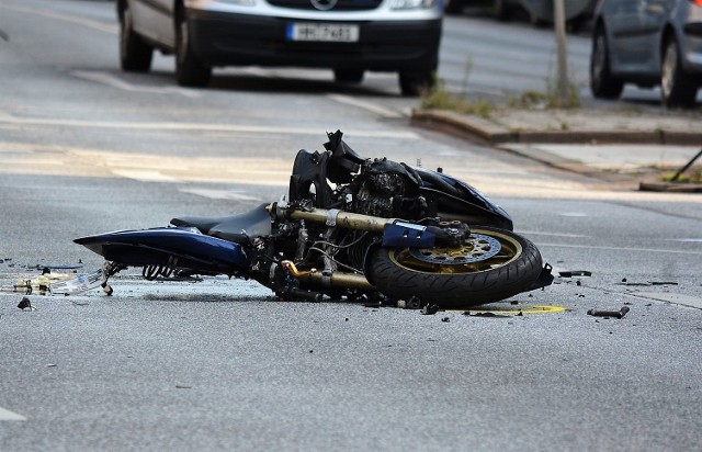 We Frydrychowicach, na ulicy Wadowickiej, w wypadku zginął motocyklista. To już drugi tragiczny w skutkach wypadek z udziałem kierowcy jednośladu na drogach gminy Wieprz