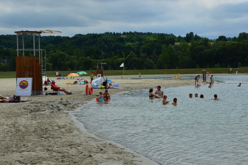 Strzeżone kąpielisko z piaszczystą plażą pod Gdowem jest...