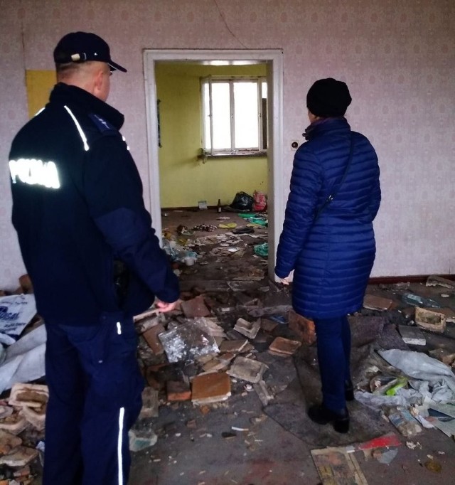 Namysłowscy policjanci i pracownicy Ośrodka Pomocy Społecznej sprawdzali m.in. pustostany i ogrodowe altanki.