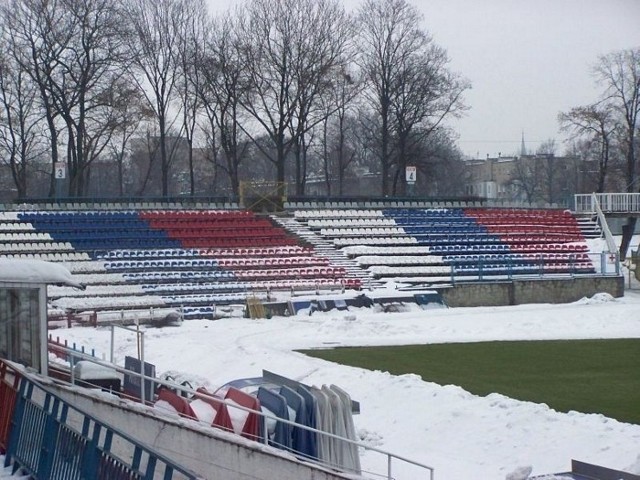 Mecz z GKS-em, miał odbyć się przy pustych trybunach w Zabrzu. O zmianie lokalizacji zadecydowała pogoda.