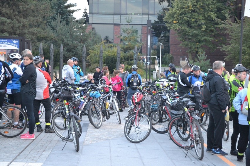 Night Biking Jaworzno: Ok. 250 osób wzięło udział w niedzielnym rajdzie rowerowym [ZDJĘCIA]