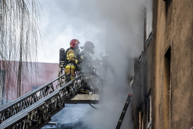 Płonie zabytkowy budynek w Gdańsku. To kolejny pożar w tej części miasta. 28.01.2022 r.