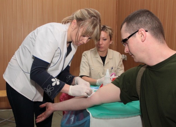 Żołnierze chcą ratować chorych na białaczkę