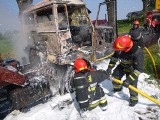 Pożar ciężarówki w Dankowicach. Płomienie ogarnęły kabinę i przewożone śmieci [ZDJĘCIA]