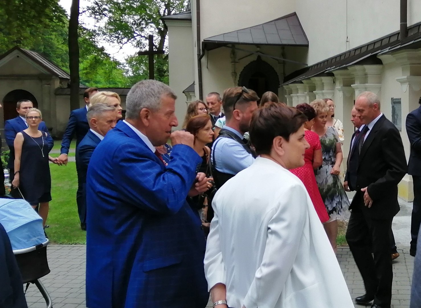 Syn Beaty Szydło stanął na ślubnym kobiercu! Ślub odbył się w Alwerni |  Gazeta Krakowska