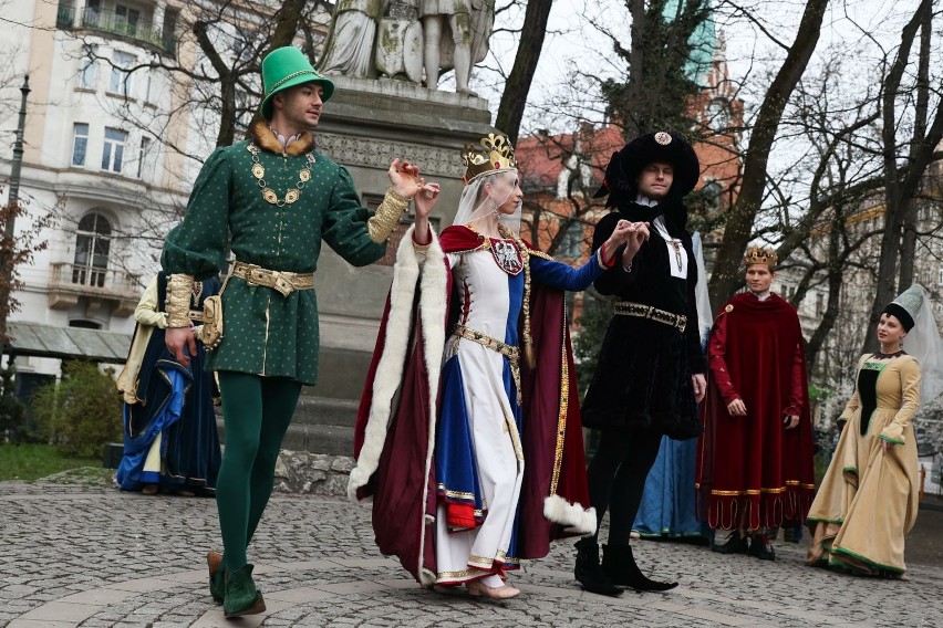 Balet Cracovia Danza wyruszył tanecznym krokiem krakowskim...