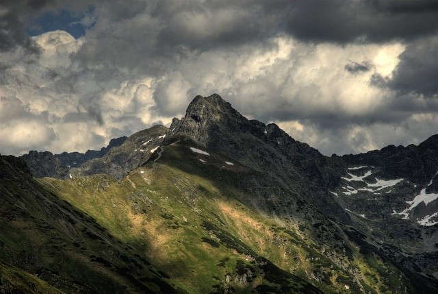 Masyw Świnicy w Tatrach Wysokich. Widok od strony Kasprowego Wierchu i Doliny Cichej