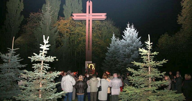 Od 2000 r. wierni w Inowrocławiu spotykają się na przełomie starego i nowego roku przy Krzyżu Tysiącleci