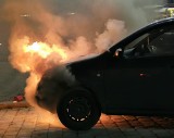 Pożar samochodu w centrum Wrocławia. Straż pożarna w akcji [ZDJĘCIA CZYTELNIKA]