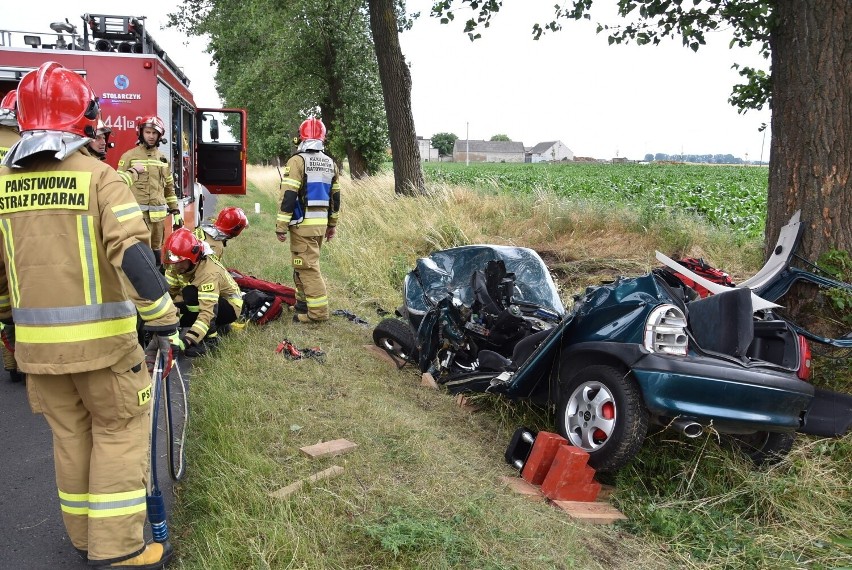 Na miejscu pracują policjanci, strażacy i ratownicy...