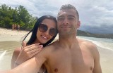 Znany piłkarz Radomiaka Leandro podczas urlopu w Brazylii oświadczył się Katarzynie. Wybranka serca Leo pokazała pierścionek zaręczynowy!