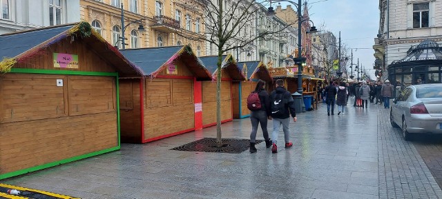 Budki zamknięte na jarmarku w Wielkanoc - ponad 20 stoisk.