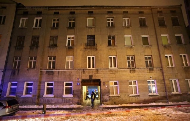 23 mieszkańców kamienicy na dwie i pół godziny zostało ewakuowanych z budynku.