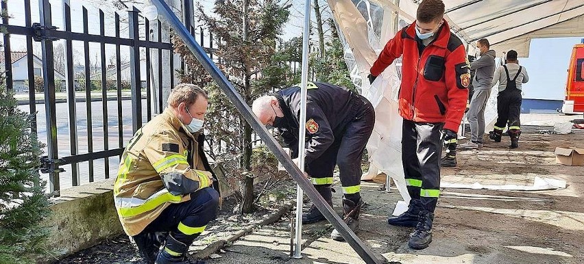 W sobotę 17 kwietnia strażacy OSP z Nakła rozstawili przy...