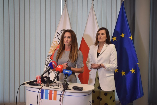 Od lewej: Katarzyna Kalinowska i Marta Michalska-Wilk podczas briefingu w sprawie pozwu.