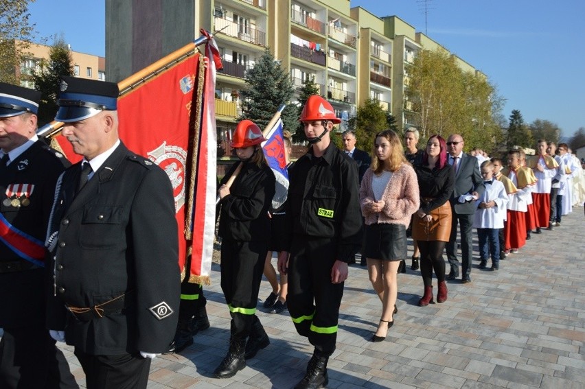 Stary Sącz. Arcybiskup Wiktor Skworc poświęcił nowy kościół na Osiedlu Słonecznym [ZDJĘCIA]