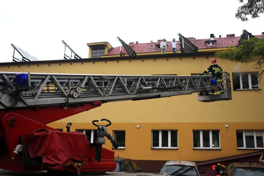 W szpitalu MSW krakowscy strażacy ćwiczyli wczoraj m.in....
