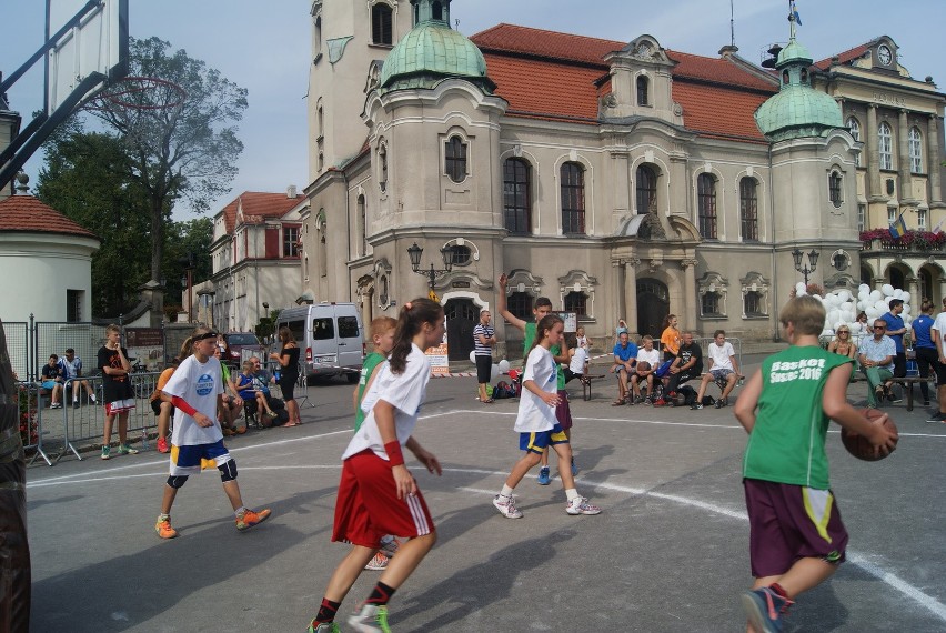 Pszczyna: W sobotę rynek opanowali koszykarze [ZDJĘCIA]