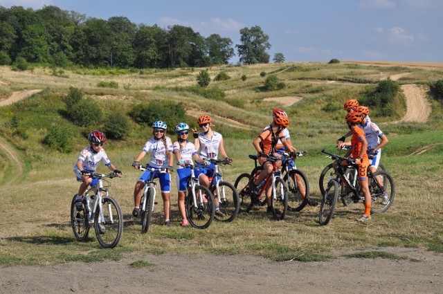 Na środowym treningu dominowali przede wszystkim młodzi zawodnicy szkółek kolarski MTB Obiszów Team