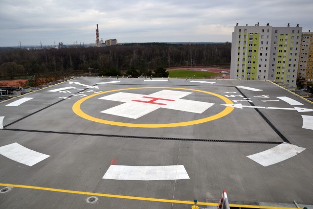 Gotowe na przyjęcie śmigłowców Lotniczego Pogotowia Ratunkowego lądowisko na dachu szpitala w Stalowej Woli