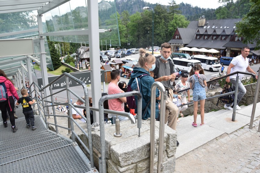 Zakopane. Mamy sierpniowy szczyt sezonu. Tłumy turystów na ulicach. W górach... trochę luźniej