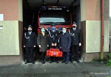 Druhowie z Ochotniczej Straży Pożarnej Oględów z nowym sprzętem. Specjalna torba pomoże w akcjach ratunkowych 