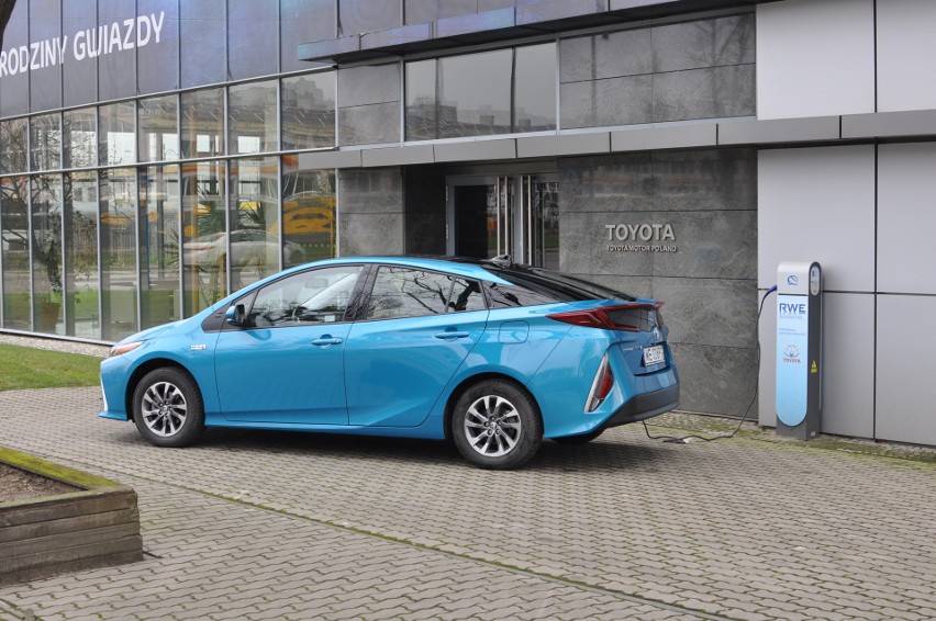 Toyota Prius Plug-in Hybrid...