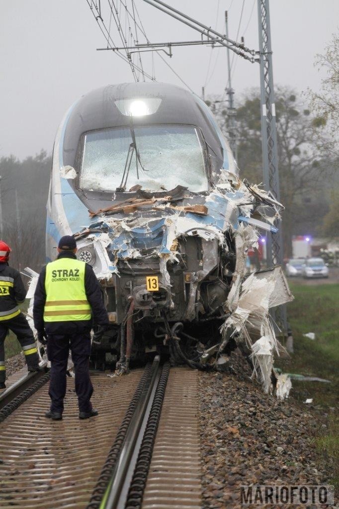 Zderzenie pendolino z ciężarówką pod Ozimkiem.