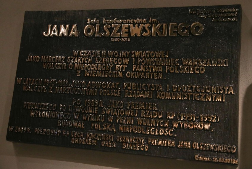 Tablica imienia Jana Olszewskiego w Muzeum II Wojny...
