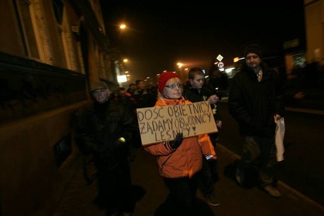 Protest mieszkańców osiedla Leśnica - domagają się oni przyspieszenia prac, które doprowadzą w końcu do budowy drogi