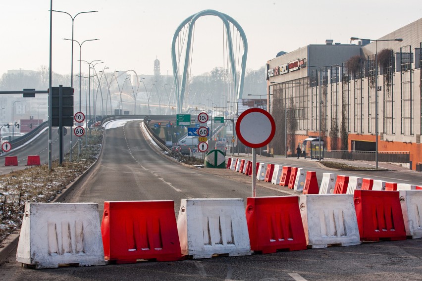Wady mostu na Trasie Uniwersyteckiej w Bydgoszczy - kto za nie odpowie?