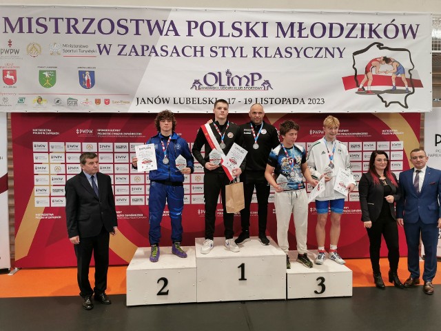 Zapaśnicy Olimpijczyka trzykrotnie stawali na podium mistrzostw Polski U 14. Więcej na kolejnych zdjęciach