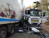 Szczecinki. Zderzenie dwóch ciężarówek na DW 653. Wypadek zablokował drogę na kilka godzin (zdjęcia)