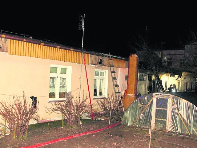 W sobotę wybuchł pożar w  wielorodzinnym budynku w Klępczewie. Już wiadomo, że ewakuowane rodziny będą mogły wrócić do swoich mieszkań.