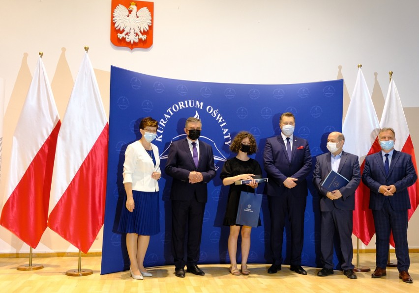 Wielokrotni laureaci konkursów przedmiotowych z lubelskich szkół podstawowych odebrali nagrody i dyplomy