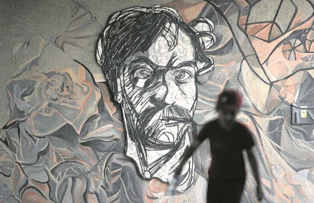 W 2013 r. na rondzie Mogilskim powstała mozaika inspirowana postacią i twórczością Wyspiańskiego