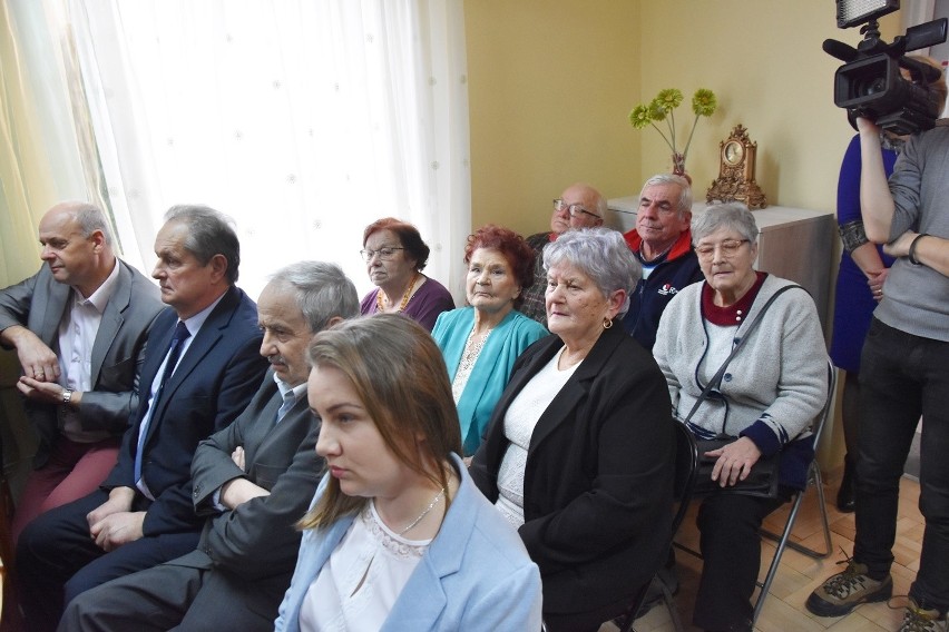 Dominikowice. W tym niezwykłym domu seniorzy mają z kim napić się kawy i porozmawiać. Nie są samotni, a to dla nich jest najważniejsze