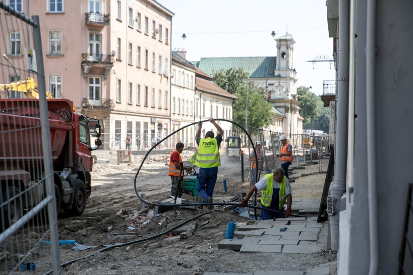 Kraków. Trwa remont ul. Krakowskiej. Zobacz postęp prac [WIDEO, ZDJĘCIA]