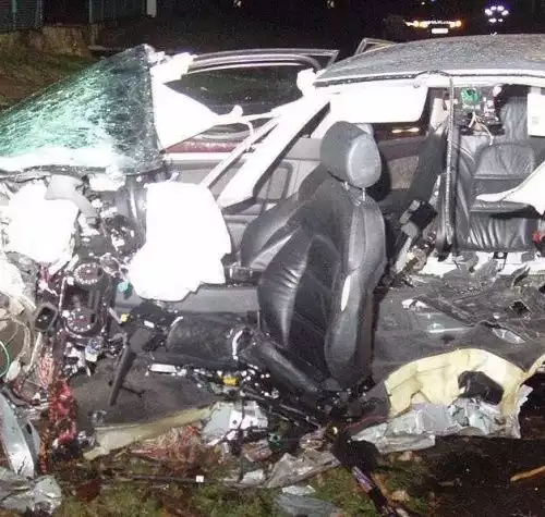 Najtragiczniejszy dzień - 21 stycznia. W wypadku w Żarowie, zginęły dwie osoby. Auto, w którym jechały, uderzyło w drzewo.
