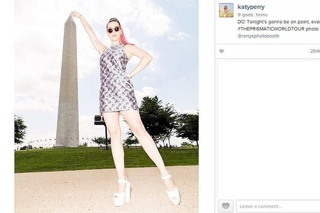 Katy Perry coraz częściej widziana jest w towarzystwie osób ze świata amerykańskiej polityki. Najpierw pojawiła się na promocji książki Hillary Clinton i zaproponowała jej wsparcie podczas ewentualnej kampanii wyborczej, a teraz odwiedziła Waszyngton.Dalej>>CZYTAJ TAKŻE:KATY PERRY CHCE NAPISAĆ PIOSENKĘ DLA HILLARY CLINTONKATY PERRY WYSTĄPI W POLSCE! KONCERT W LUTYM W KRAKOWIE! [WIDEO](fot. screen z Instagram.com)