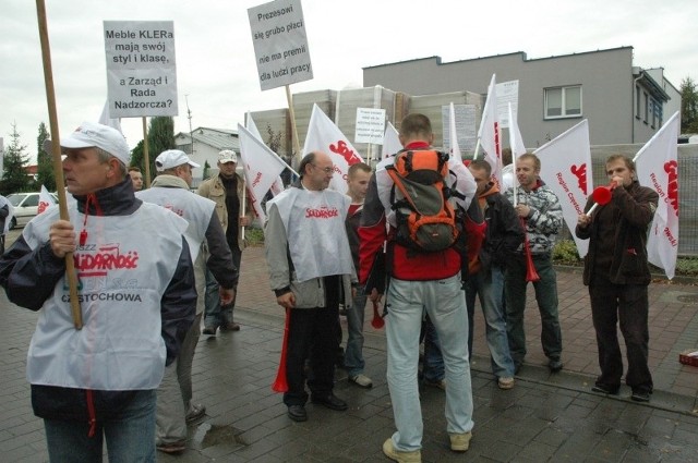 Pikieta Solidarności pod firmą Kler w Dobrodzieniu, wrzesień 2010 r.