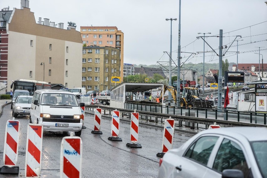 Kończy się remont torowiska tramwajowego w ciągu ulicy...