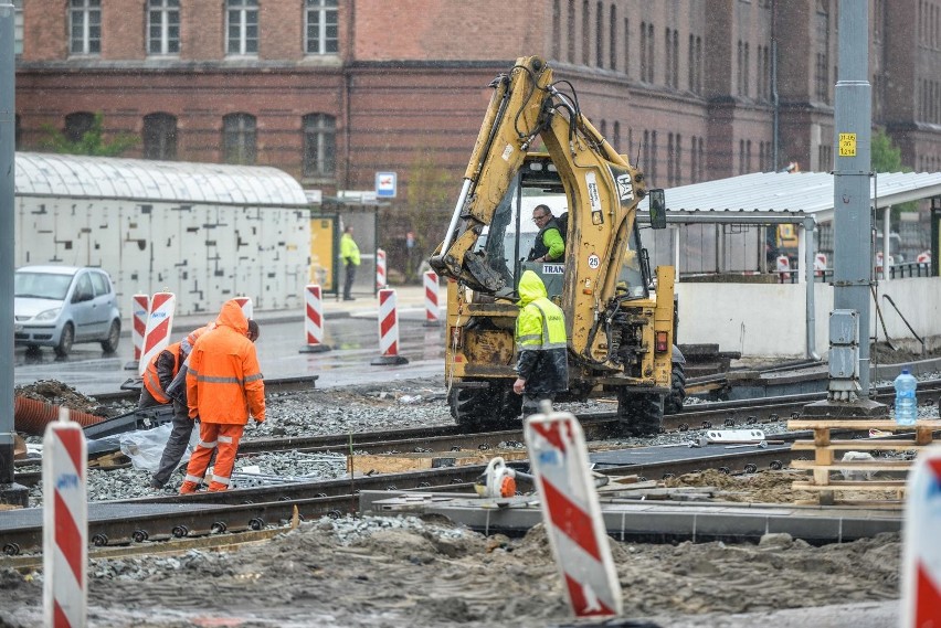 Kończy się remont torowiska tramwajowego w ciągu ulicy...